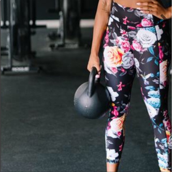 Zyia floral mesh light n tight high rise 24” - Picture 2 of 8